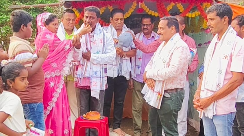 ବିବାହ ବନ୍ଧନର ବାର୍ଷିକ ପୂର୍ତ୍ତି ଉପଲକ୍ଷେ ସ୍ୱେଚ୍ଛାସେବୀ ଦମ୍ପତିଙ୍କ ଜଳଛତ୍ରର ବ୍ୟବସ୍ଥା